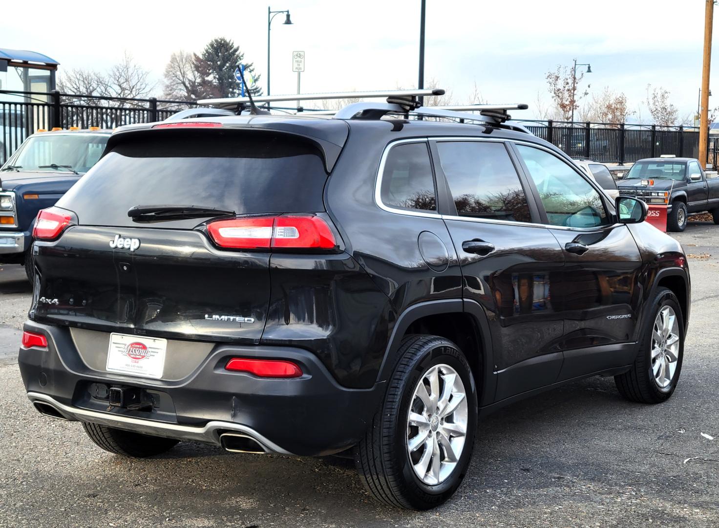 2015 Black /Black Jeep Cherokee Limited (1C4PJMDS4FW) with an 3.2L V6 engine, Automatic transmission, located at 450 N Russell, Missoula, MT, 59801, (406) 543-6600, 46.874496, -114.017433 - Nice Jeep. Lots of Features. 4 Wheel Drive. Automatic. Huge Sunroof. Leather Heated Seats. Power Drivers Seat. Heated Steering Wheel. Bluetooth. Steering Wheel Controls. Air. Cruise. Tilt. Power Windows and Locks. Towing. - Photo#5